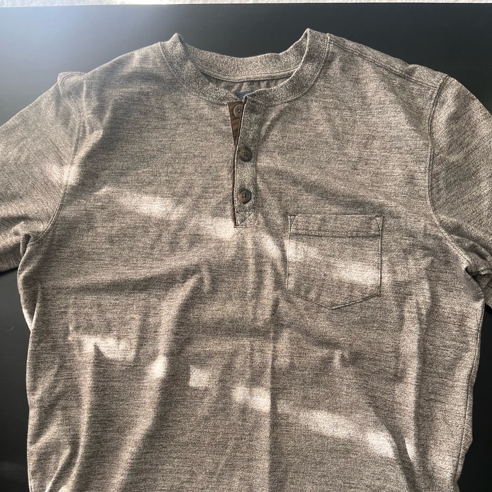 Brad Paisley Moon Shine Spirit Men’s Brown Henley